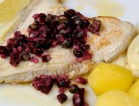 Stekt fisk med rödbetor, kapris och skirat smör